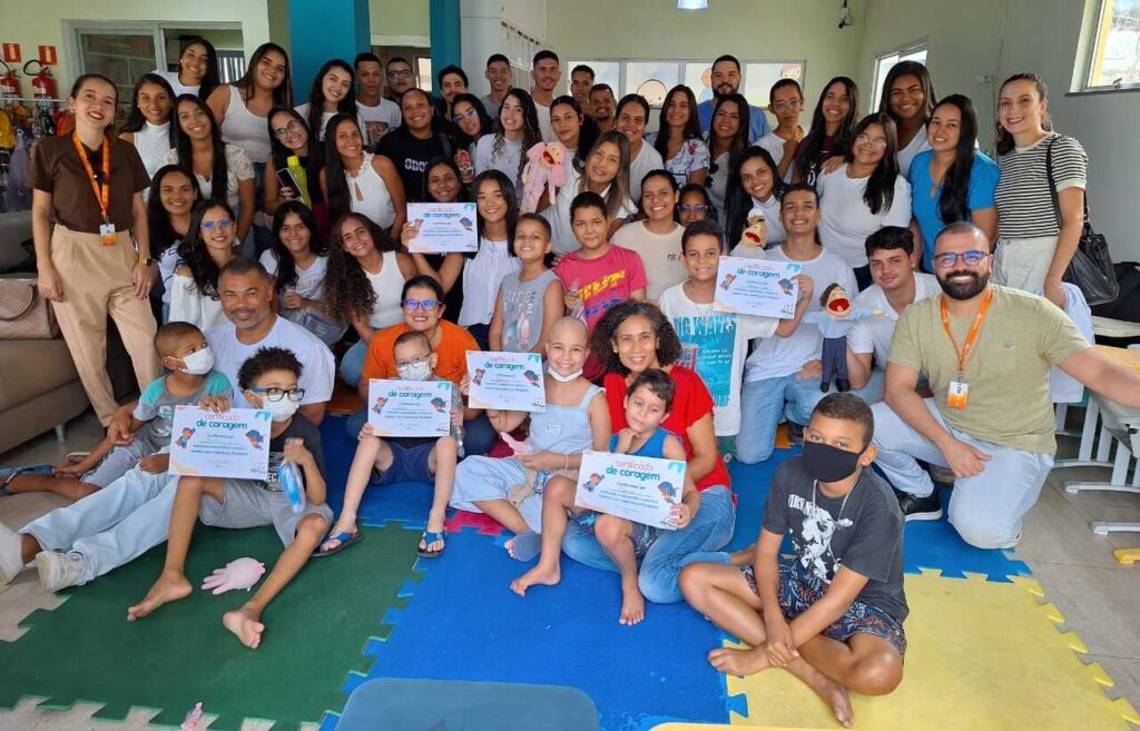 Dia de saúde bucal na Casa de Apoio do GACC Sul Bahia: Alunos da Faculdade Anhanguera levam diversão e aprendizado para os pacientes